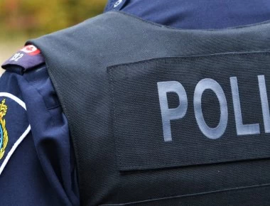 Εξοργίζουν εικόνες που δείχνουν δασκάλα να τραβάει παιδί με αυτισμό στο πάτωμα (βίντεο)